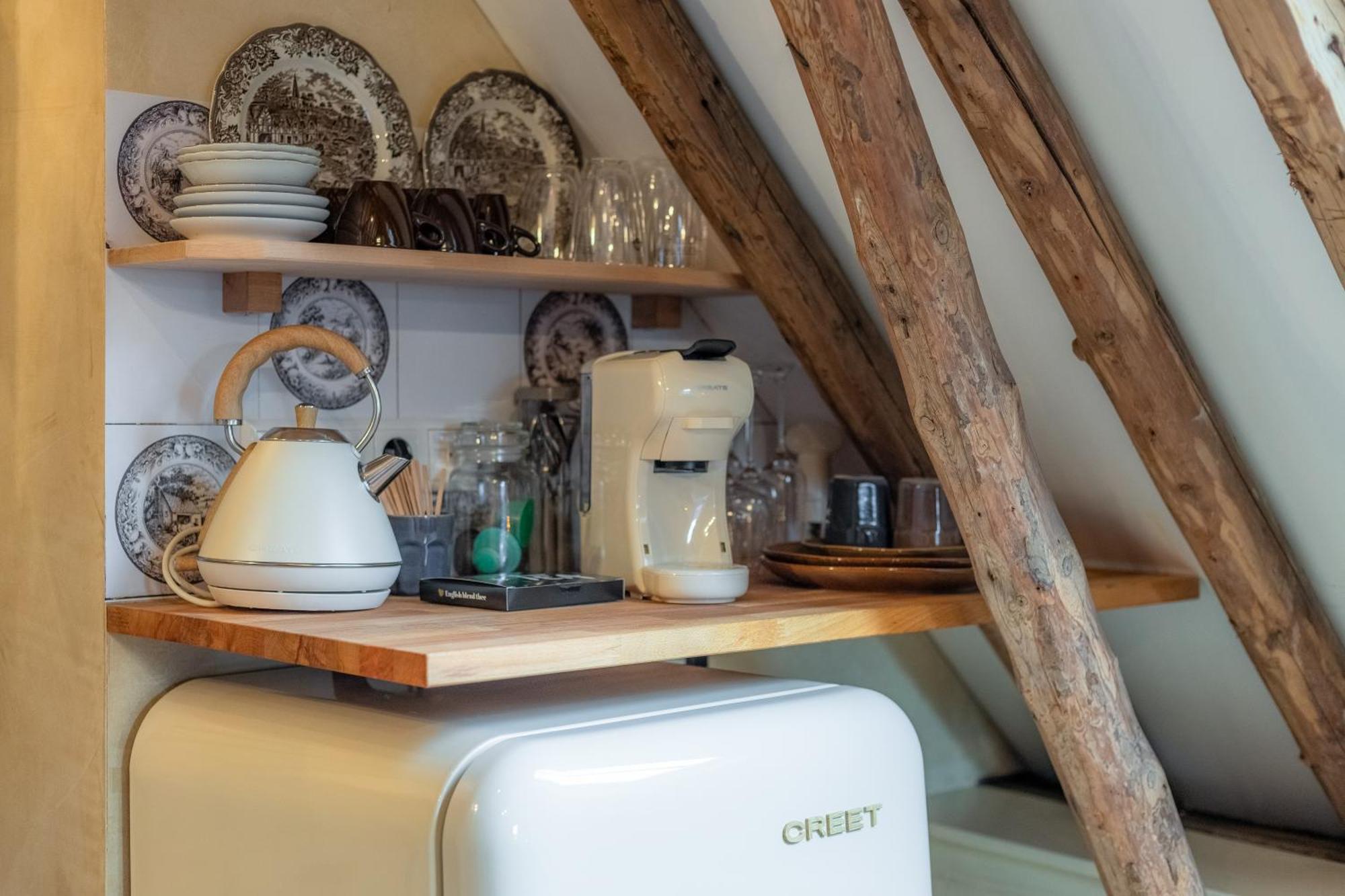 Unieke Bed En Breakfast Met Historisch Verhaal In Ferwert Ferwerd Exterior photo